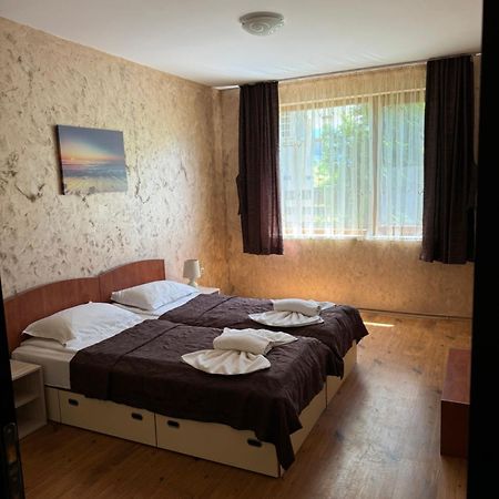 Apartment Robinson Beach Elenite First Line Sveti Vlas Exterior photo